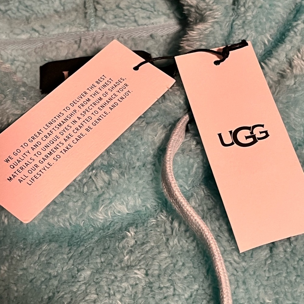 UGG NWT AUTHENTIC LOYRA SHERPA LAGUNA SOFT DROP SHOULDER SLEEVES WARM HO… - Picture 16 of 17